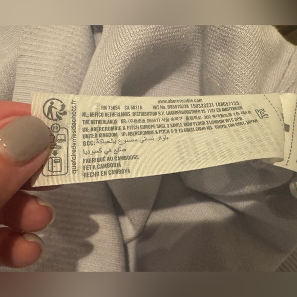 Abercrombie sweater lavender small NWT - Picture 3 of 5